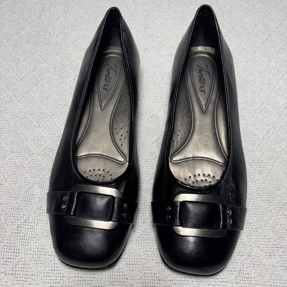 EUC Trotter's Black Sizzle Leather Ballerina Flat w/ Metal Buckle Women Sz 10W - Picture 3 of 12